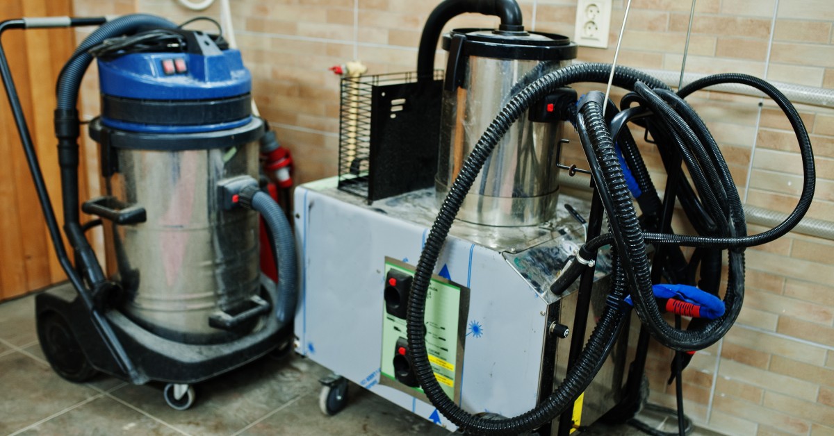 Für die Reinigung nach dem Bau benötigte Geräte und Maschinen