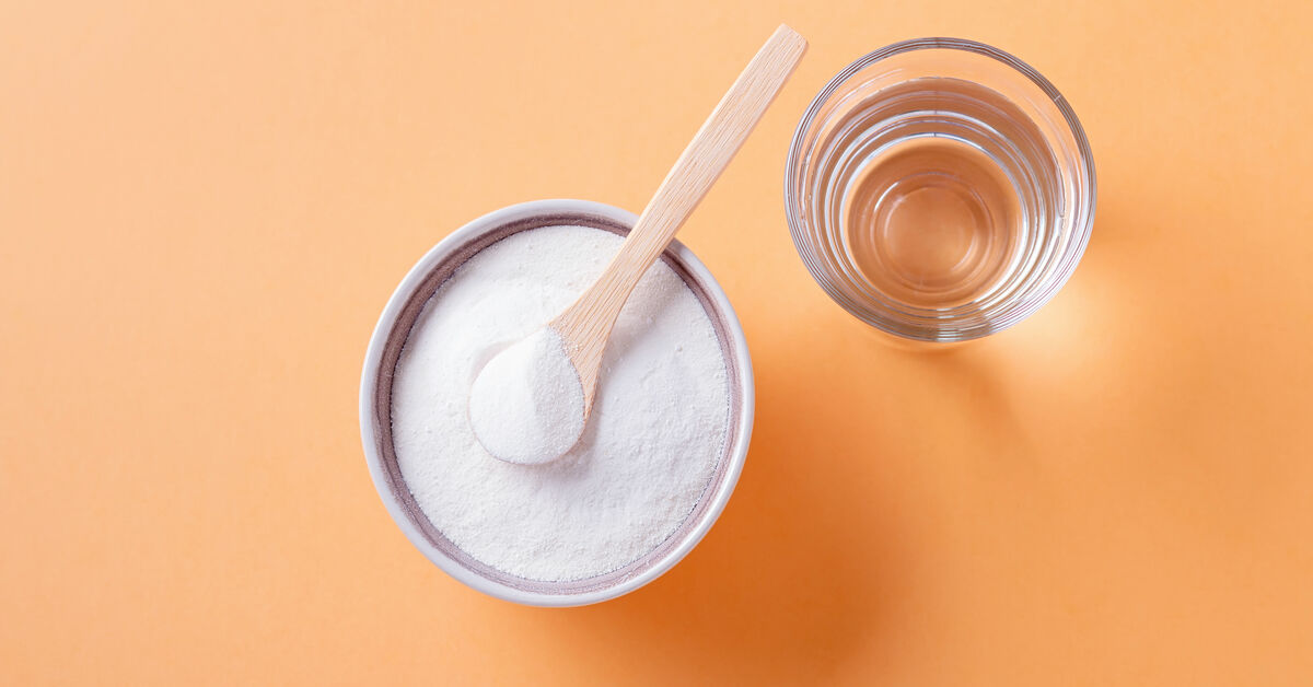 Vinegar and baking soda for cleaning