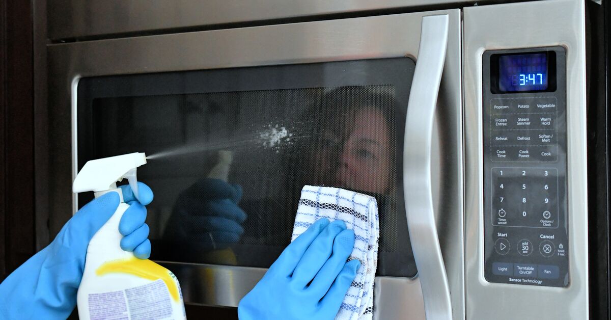 Mikrowellentür und Dichtungen reinigen: Hygiene bis ins Detail