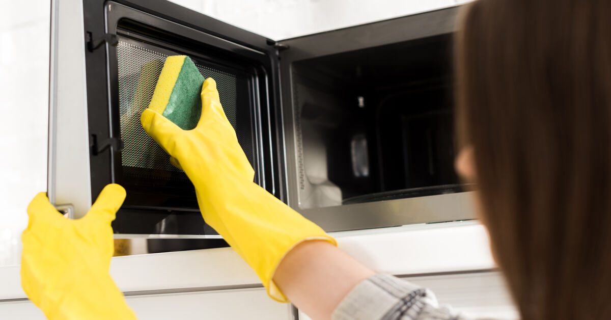 Grimy microwave seal with food residue