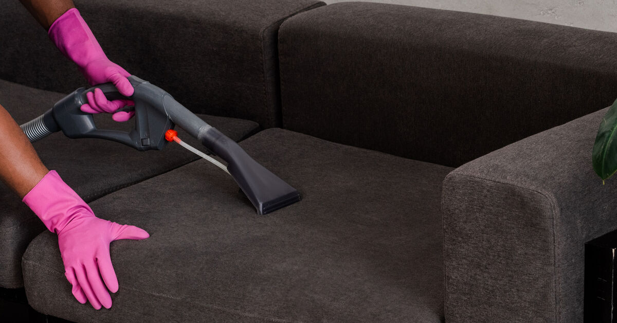 Gerüche aus dem Sofa entfernen: Rauch, Haustiere und muffigen Geruch loswerden