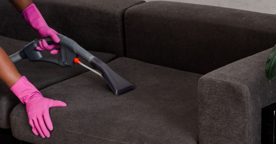 Gerüche aus dem Sofa entfernen: Rauch, Haustiere und muffigen Geruch loswerden