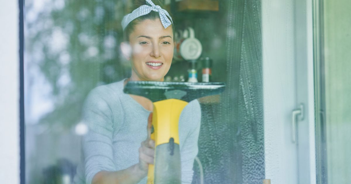 Window cleaning with a vacuum system